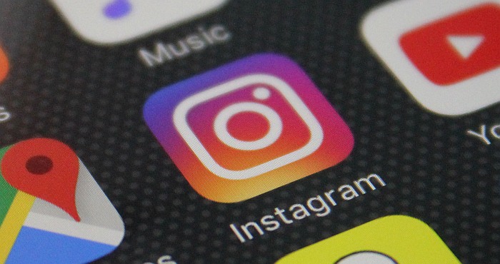 Instagram allows you to post up to 10 media files in 1 swipeable ride